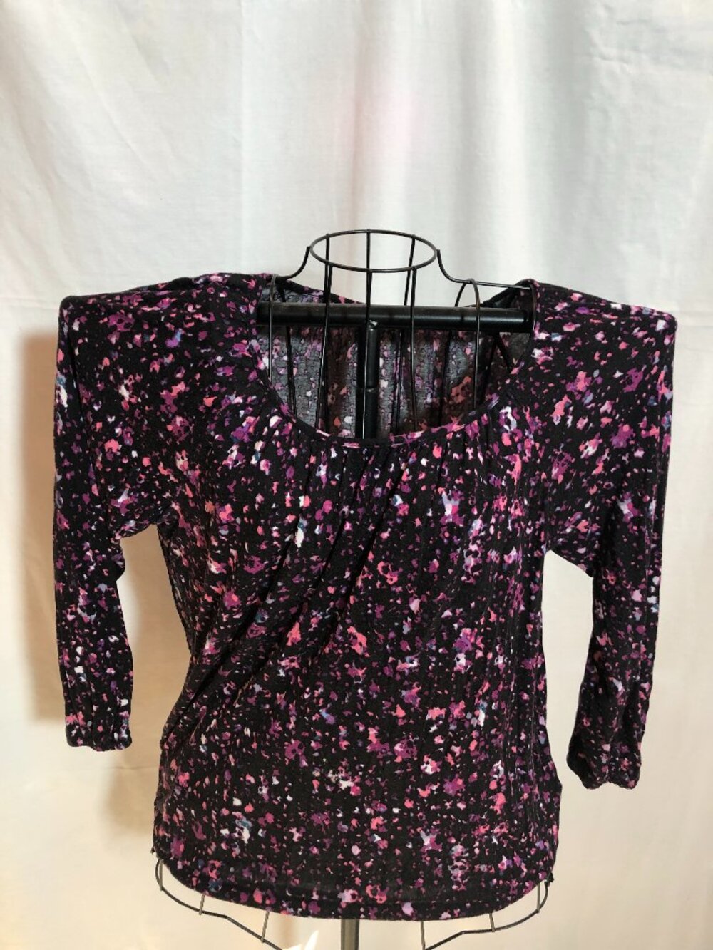 Daisy Fuentes MEDIUM Pink 3/4 Sleeve Top 21" Pit to Pit
